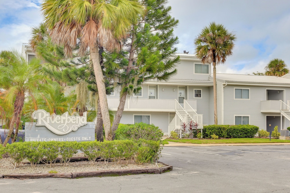 Riverfront Weleka Condo w/ Dock & Pool Access view 3