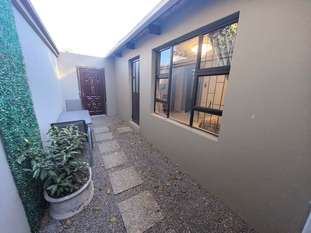 Bryanston Palms Accommodation