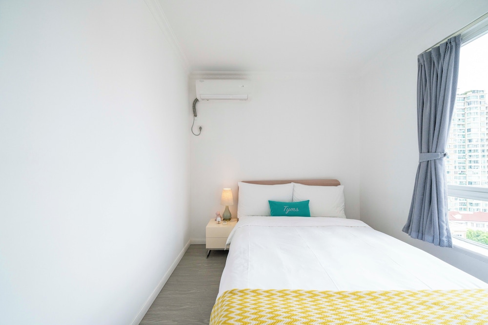 Tyms Xujiahui Prime 2BR APTGarden