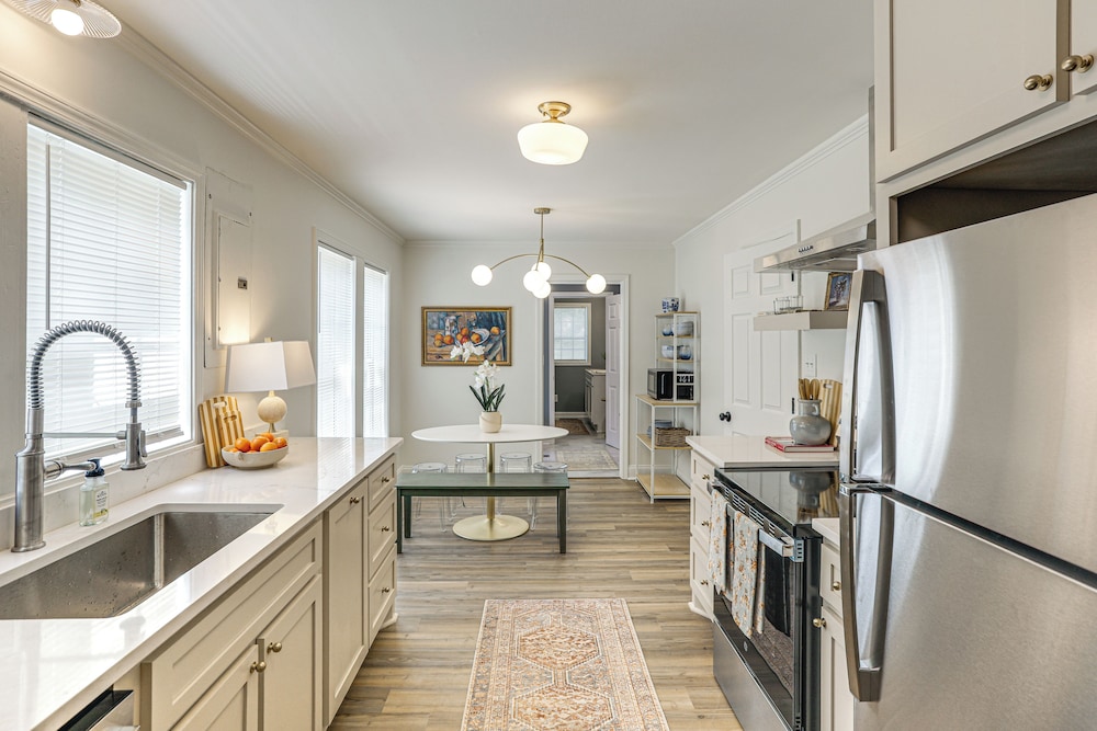 Walk to Ole Miss! Updated Home Near Oxford Square