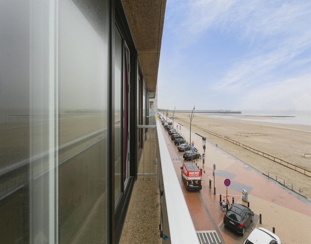 Flat in Blankenberge Near Belgium Pier