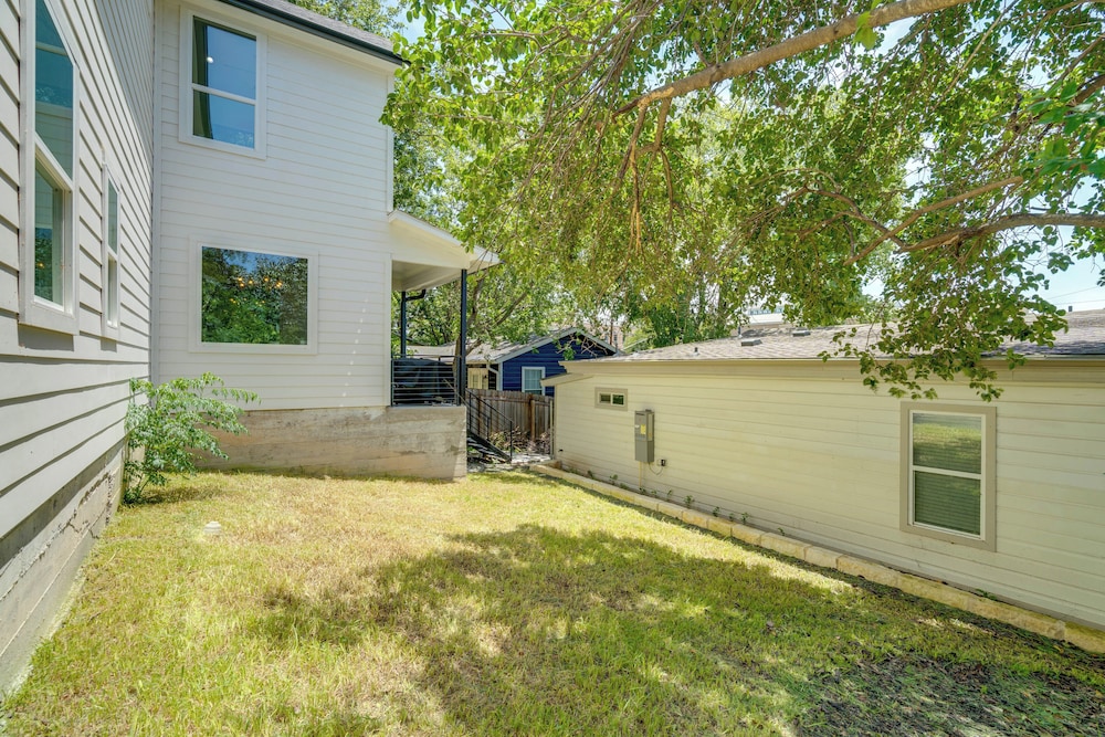 Near Restaurants & Parks: Home 3 Mi to Dtwn Austin