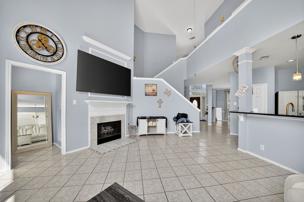 San Antonio Oasis Hot Tub & Pool Access 4 Bedroom Home