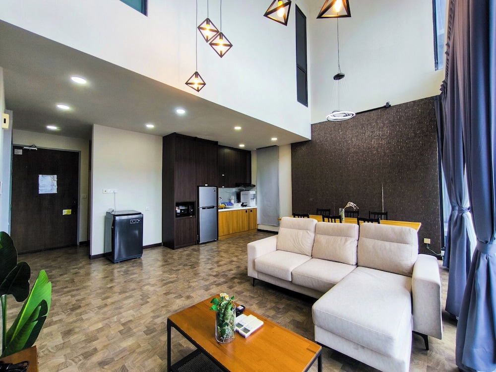 Expressionz Suites by Manhattan Group