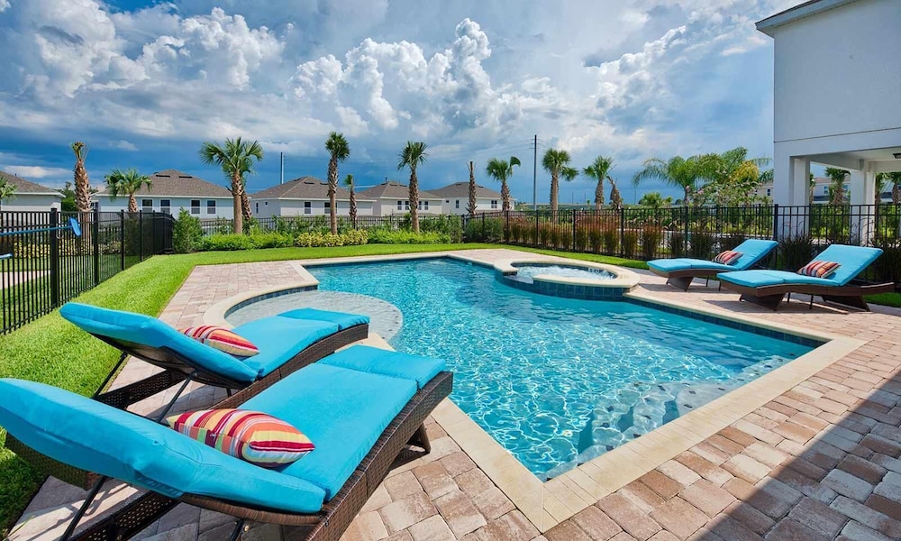 7412 MA - Stylish Home Near Parks