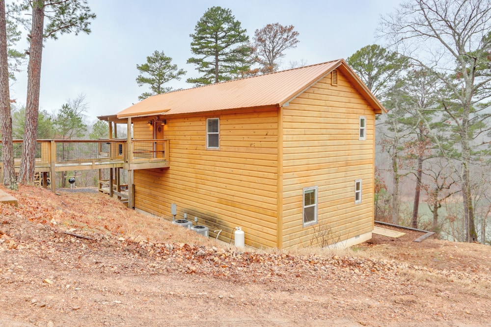 Cabin on Beaver Lake w/ Views & Furnished Deck!