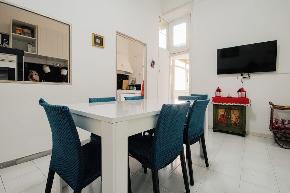 MAESTOSA CASA IN NAPOLI CENTRO