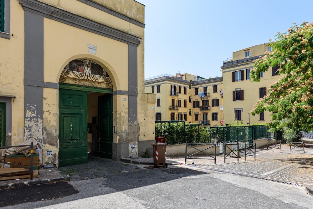 Via Annibale Caccavello 10 - Piano Terra