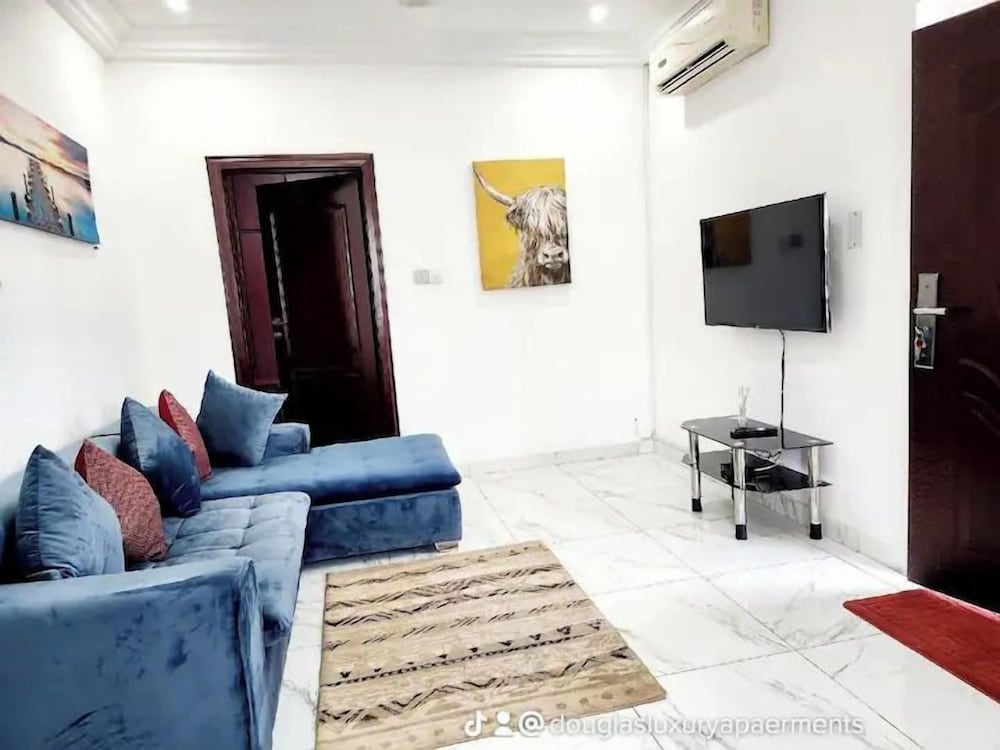 Beautiful Cozy 2 Bed Near Highway