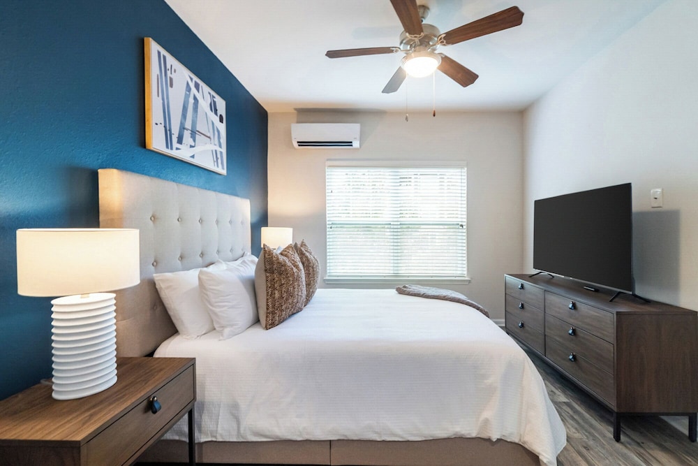 Landing Apartments - University City North