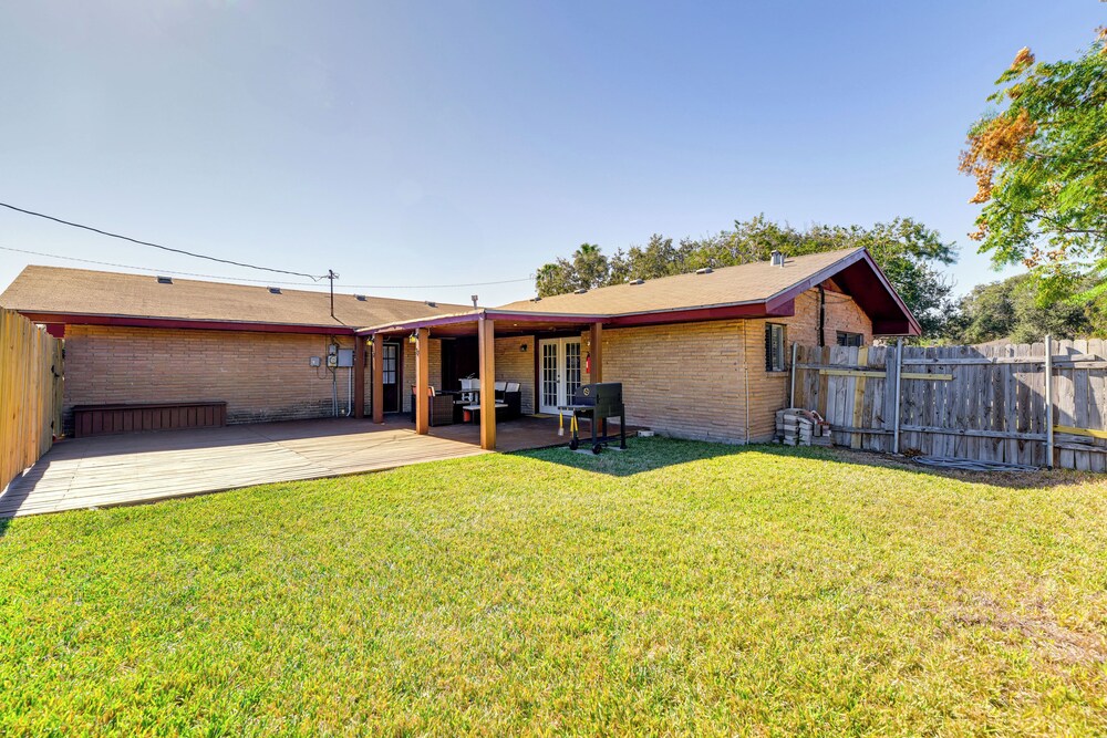 Game Room & Grill: Family Home in Corpus Christi!