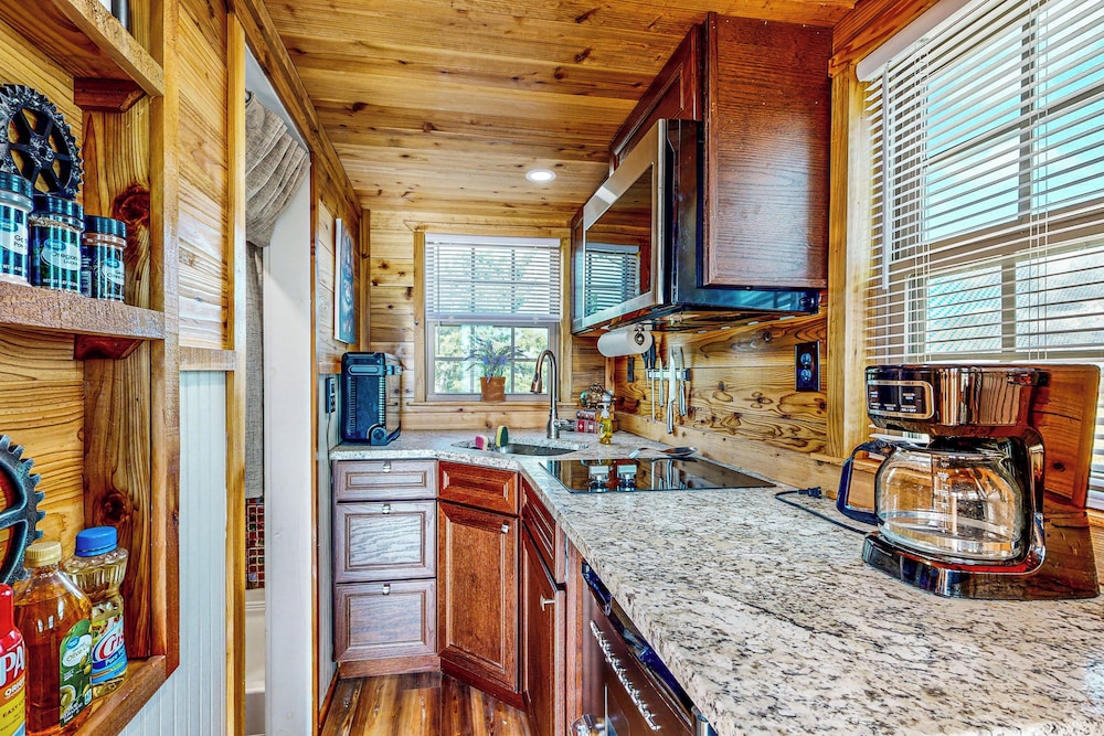 Charming Studio Cabin on the Ranch