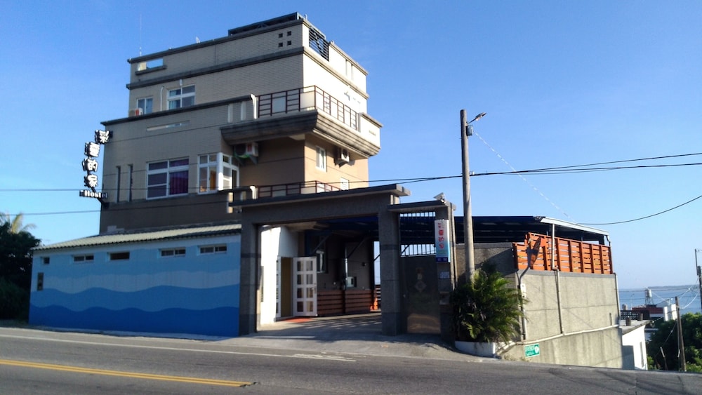 Caitlyn Hostel