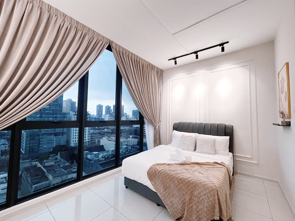 Majestic Residence by Manhattan Group