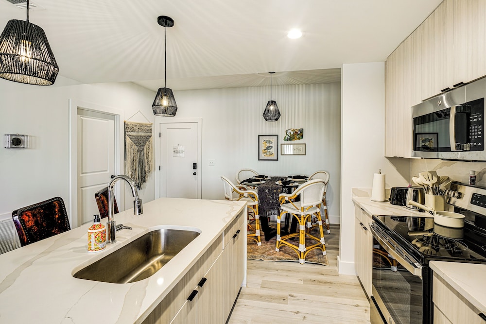 3 Mi to Gulfport Beaches: Waterfront 'casa Pesce'