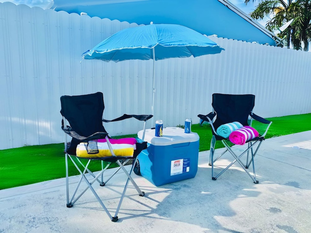 Stylish House w Hot Tub Close to Beach Stadium