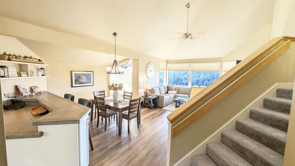 Mt Bachelor Village 424 A Sr 2 Bedroom Condo