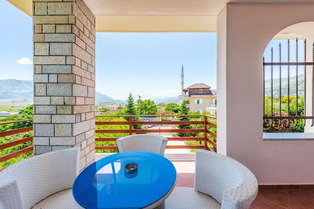 Charming Townhouse With Stunning Views