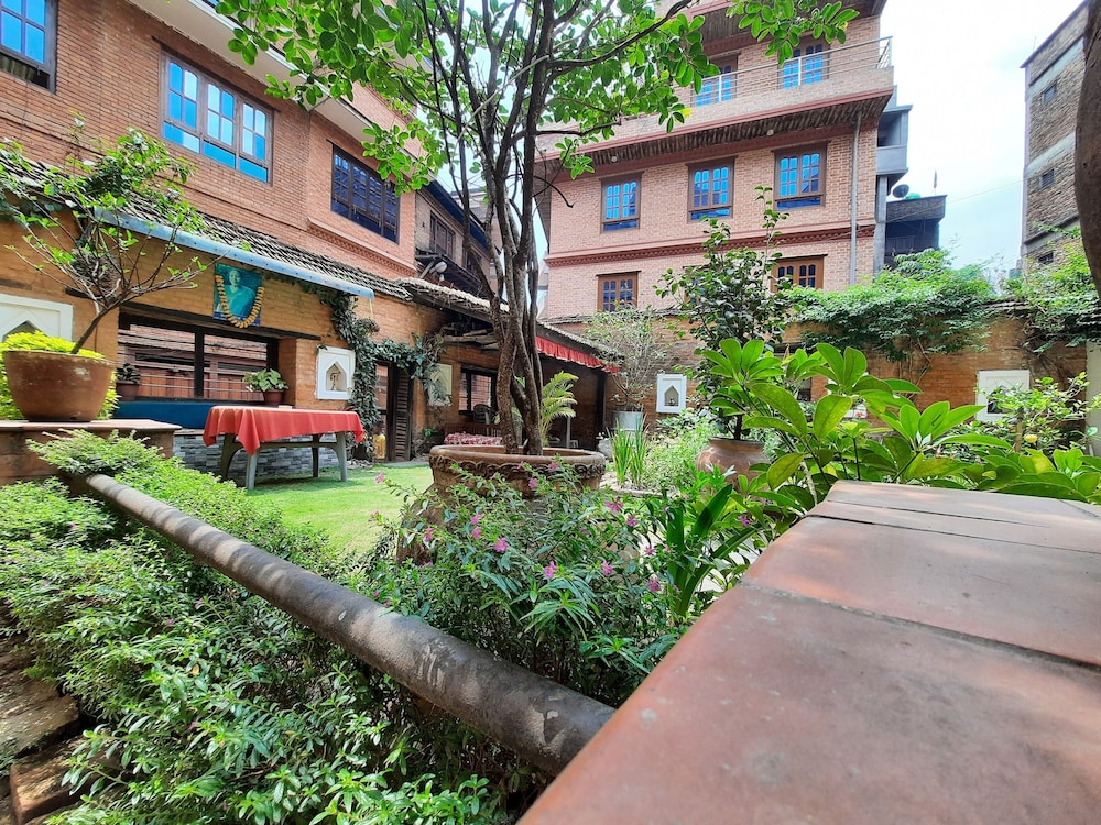 Pradhan House Homestay with Garden