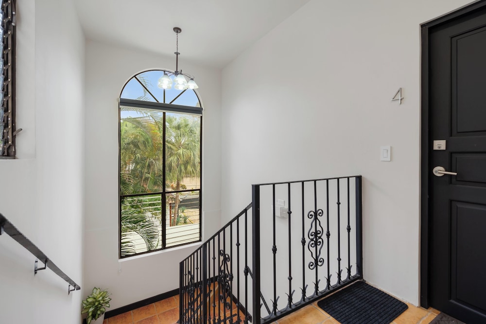 Suite 4 - Sloth Pool&Beach 3 BR Condo