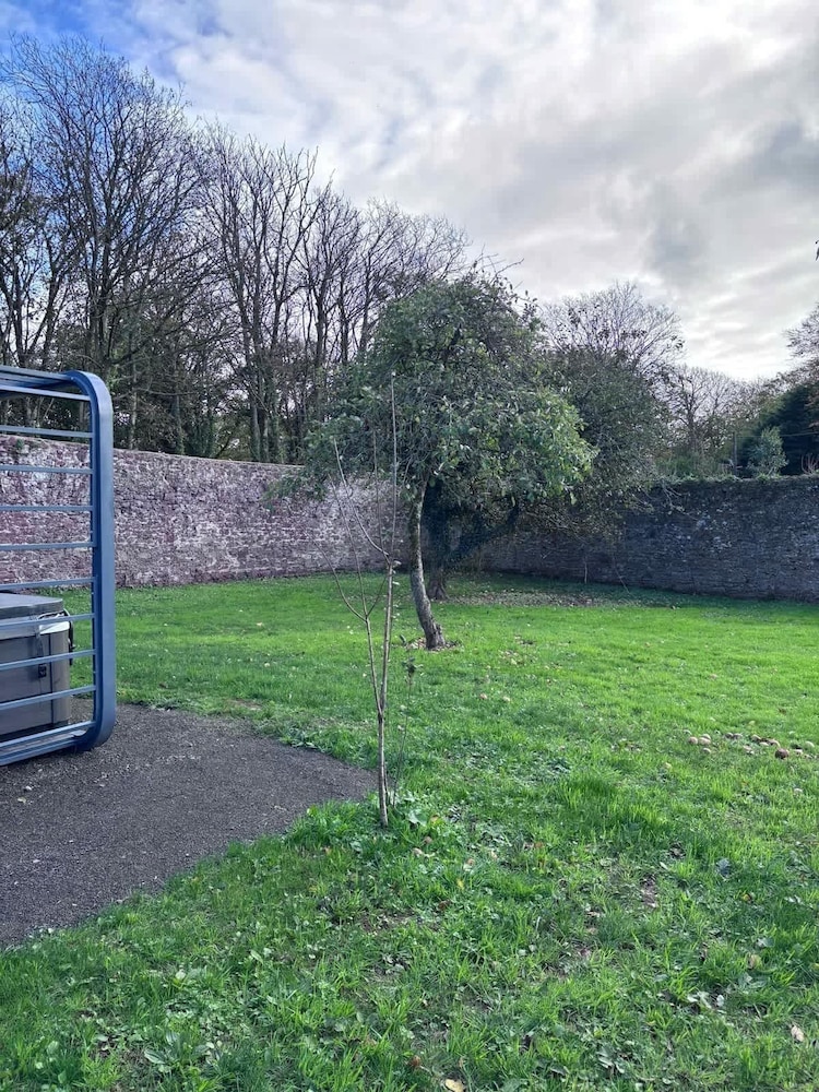 Glamping Pod With Hot Tub in Orchard