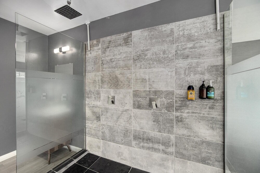 Intimate En Suite Studio view 5