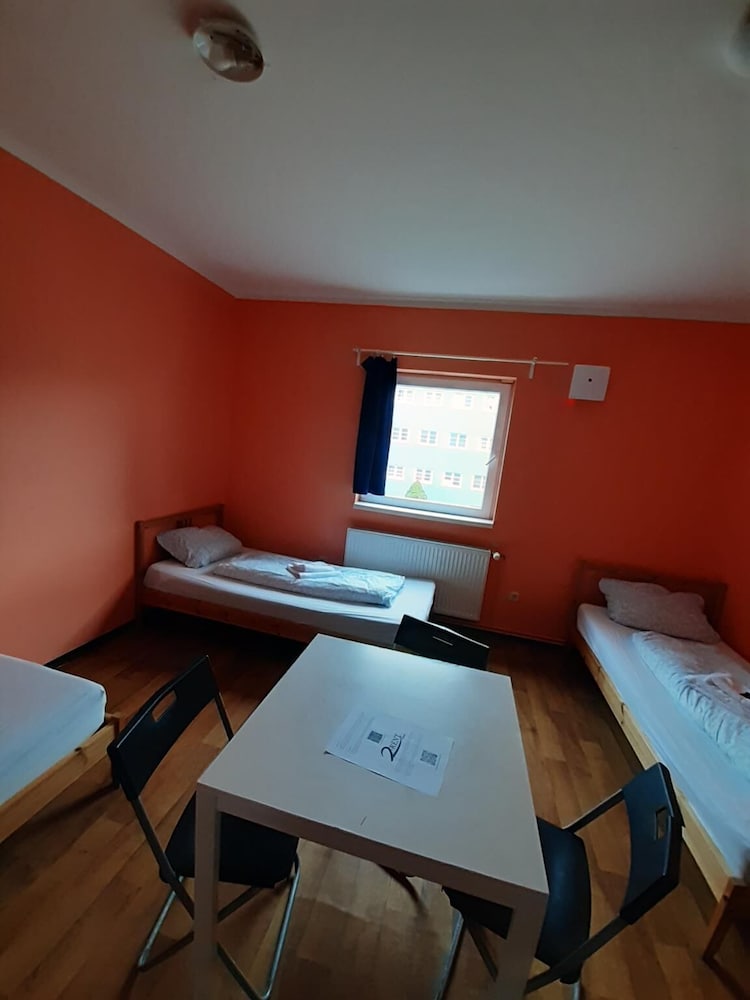 2-Rent Group Hostel Rooms&Apartments TUB19A