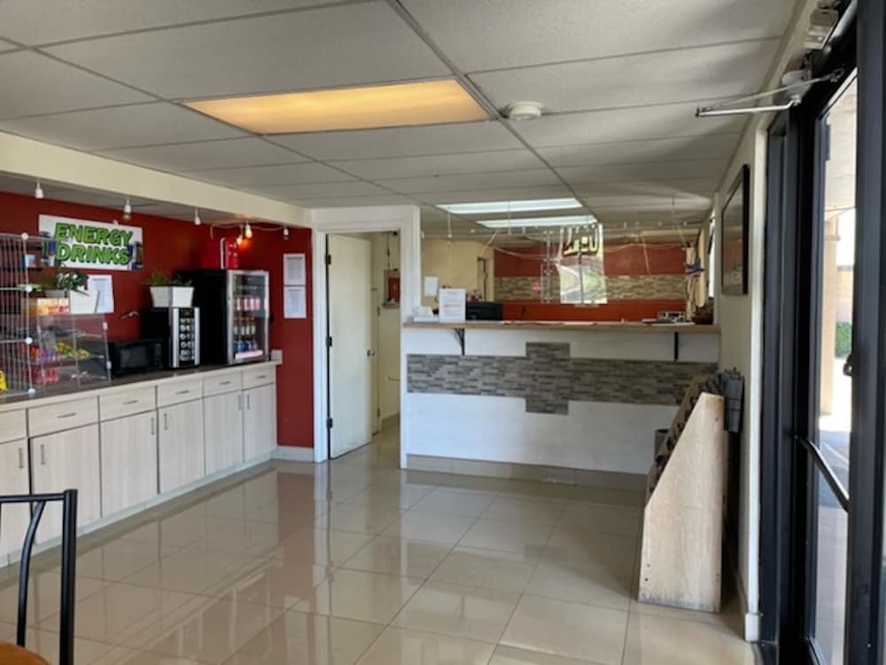 Farmington Vacations - Farmington Inn - Property Image 1