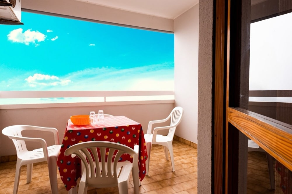 Charming Apartment Near the Beach