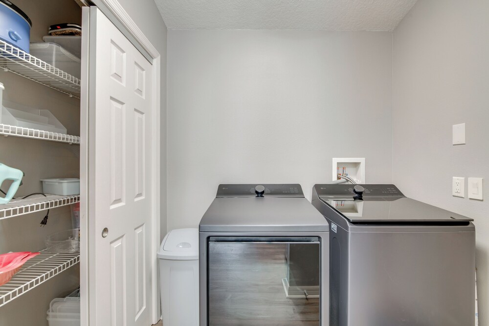 1 Mi to Golf: Home w/ Chic Patio in The Villages
