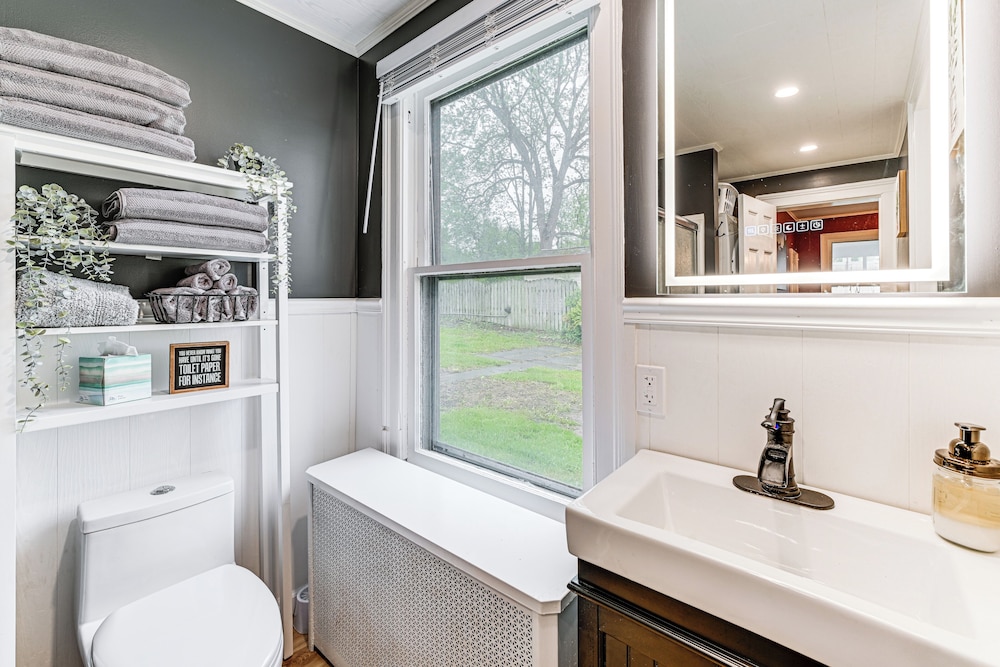 Near Lake & Wineries: Spacious Union Springs Home!