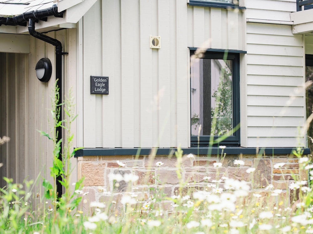 Golden Eagle Lodge
