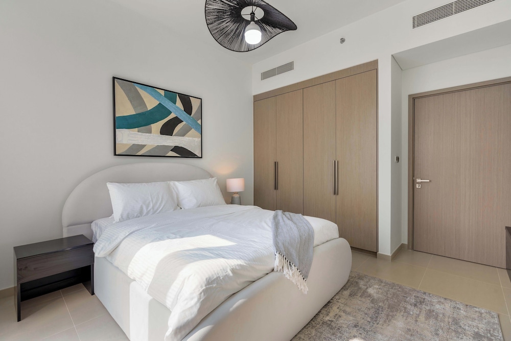 2BR High Floor Act I Act II T1