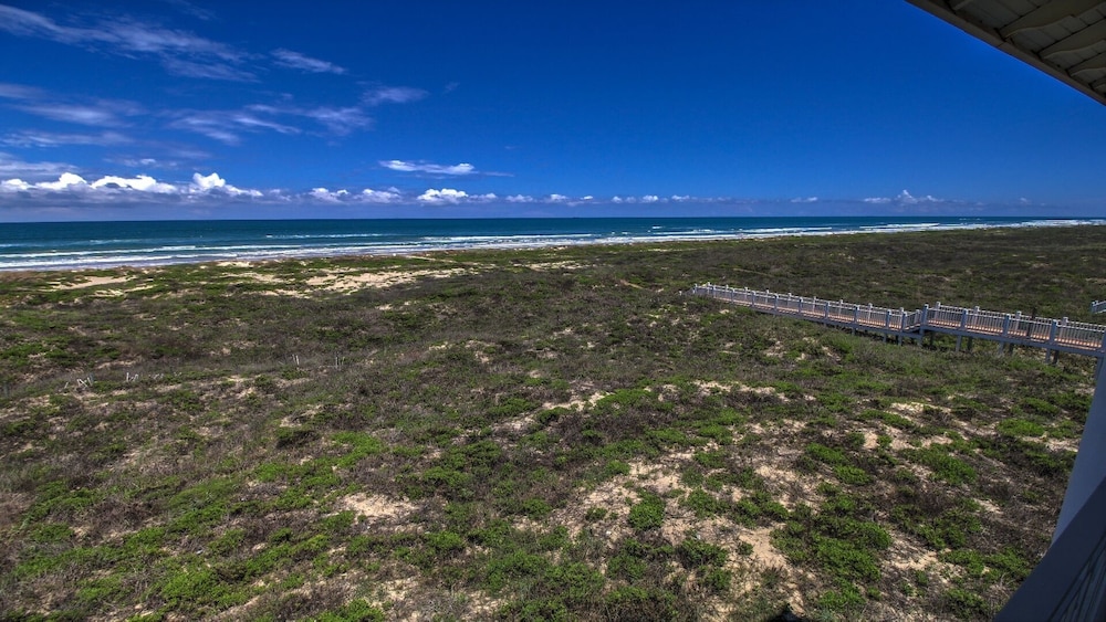 Portofino - Private Beachfront House 3 Bedroom Home by RedAwning