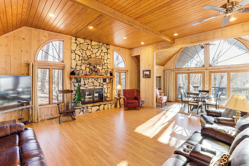 2 Mi to Ski Slopes! Mtn-view Home in Mars Hill