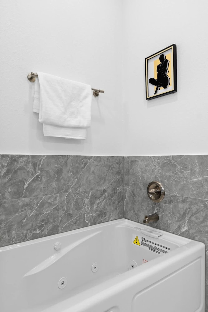 Downtown Houston 3BR Bachelorette Escape