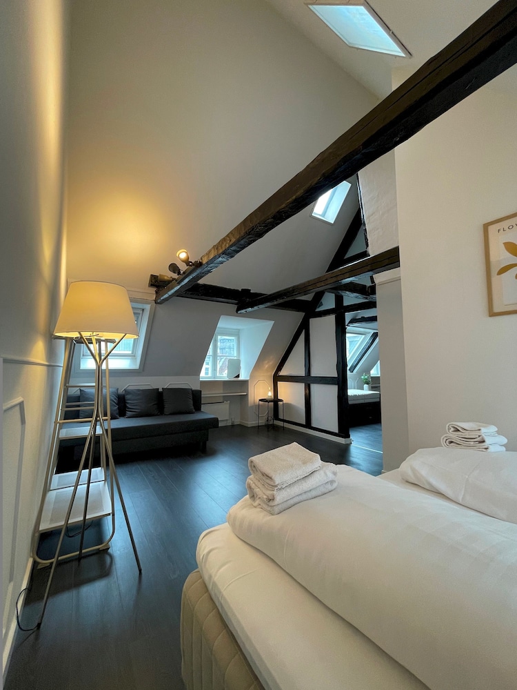 Designer Loft - Direct Marble Church Views