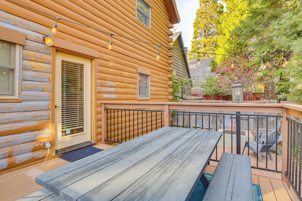 2 Mi to Lake Arrowhead Village: Pet-friendly Cabin