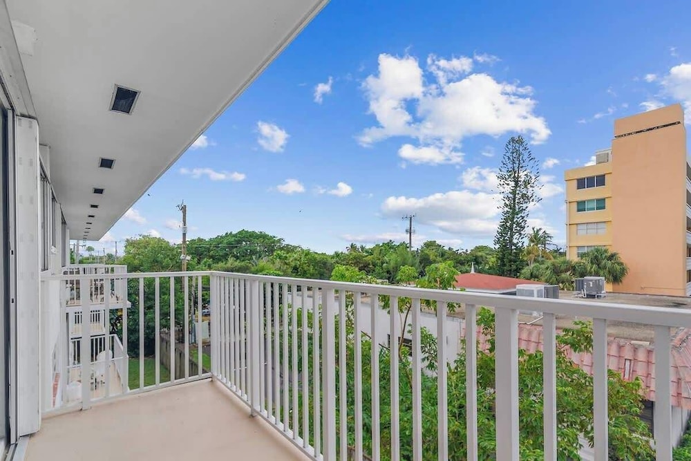 Colonial Manor Condos - Fort Lauderdale