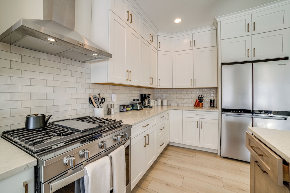 2 Mi to Notre Dame: Spacious Home w/ Private Yard