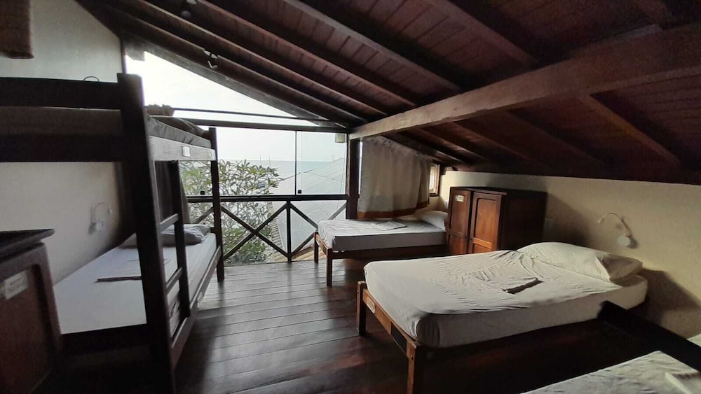 Bamboo Búzios Hostel