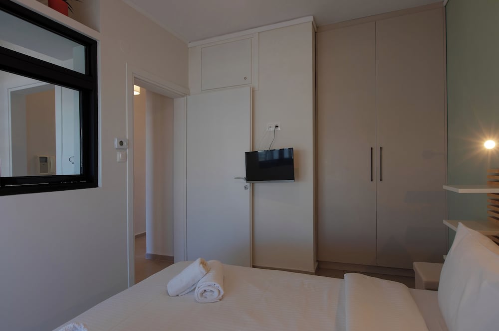 New Cozy Apt with Balcony close to Metro