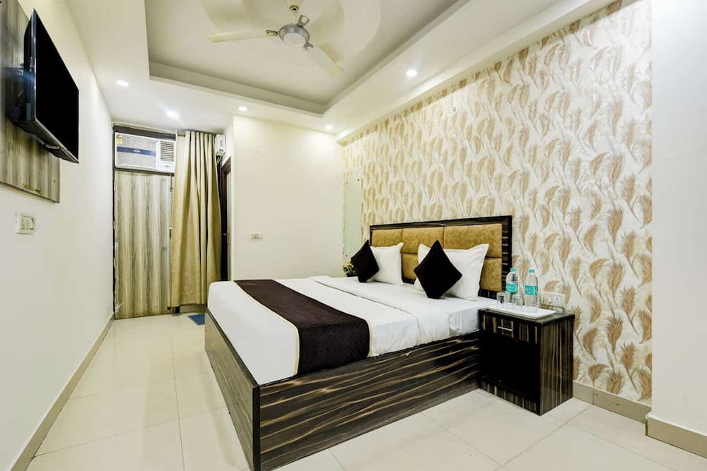 Hotel Lookout Stay Delhi IGI Airport