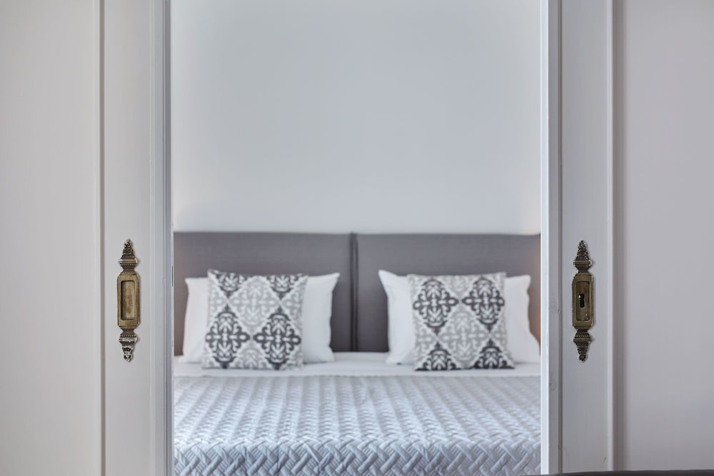 Chic One Bd Apartment with Hilton View