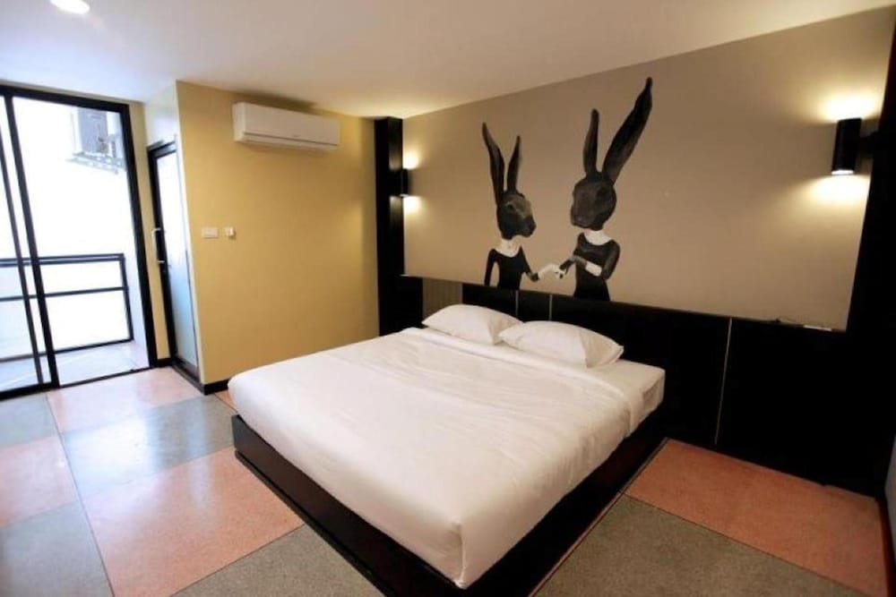 Pentahug Hotel