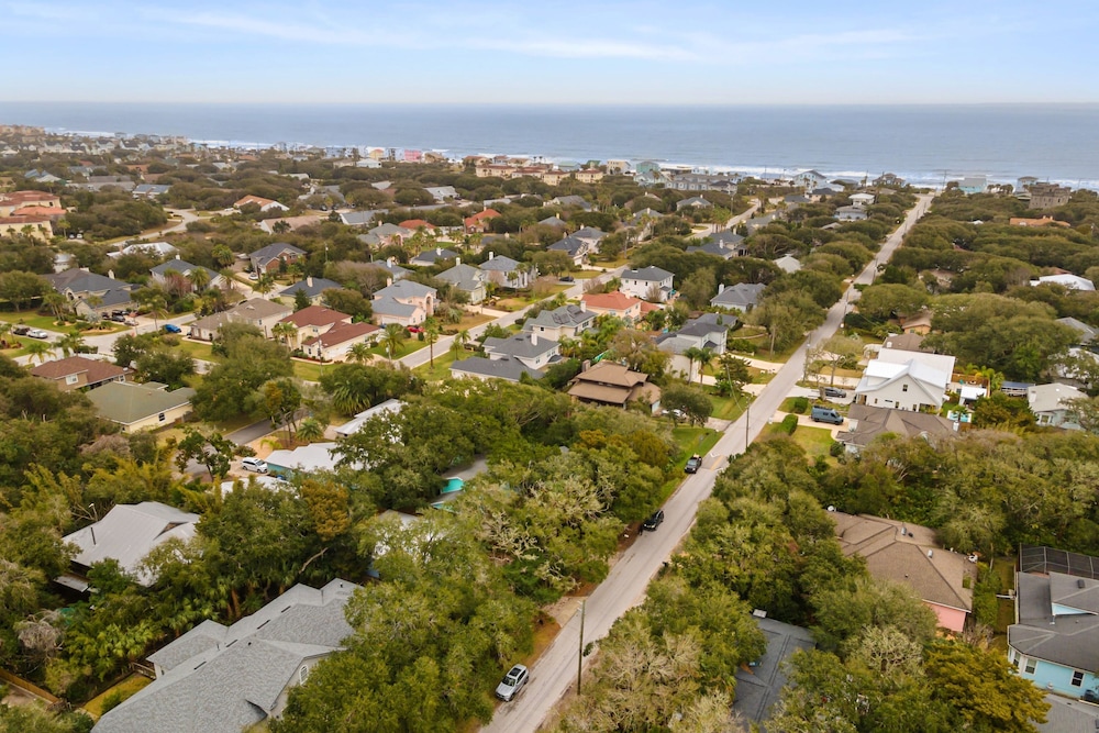 Haven Grove Beach Bungalow w Hot Tub Game Room Blocks From the Water