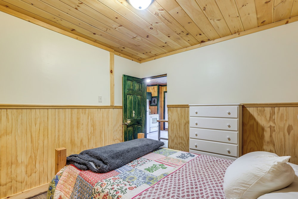 Hike, Raft, Ski & More: Cozy Cabin in Johnsburg!