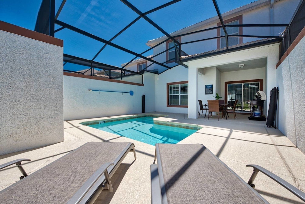 Pleasant Townhouse at Storey Lake - Image 2