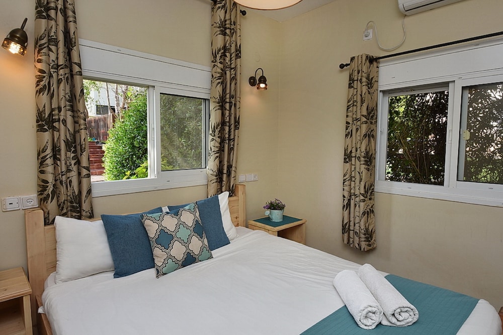 Mul Kineret Suites