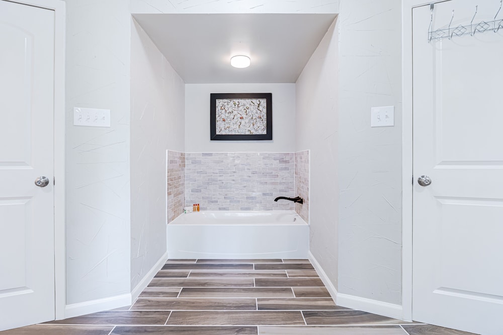 Horseshoe Bay Townhome w/ Water Access! - Property Image 13